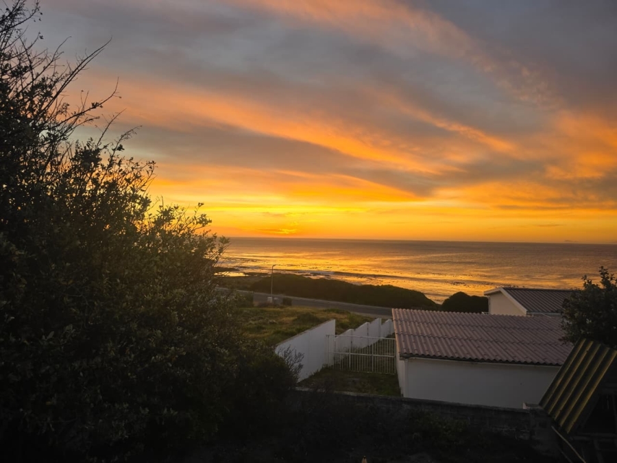 4 Bedroom Property for Sale in Perlemoenbaai Western Cape